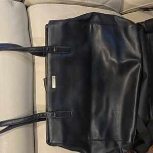 Sophisticated Black Leather Shoulder Bag